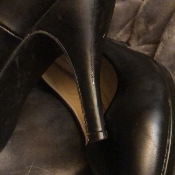 Black patten leather look.Size 9. Great condition.Very comfortable for work - Picture 5 of 7